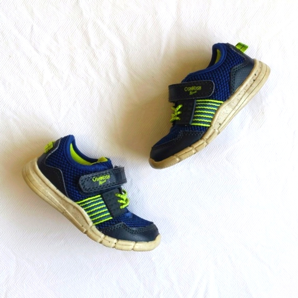 oshkosh b'gosh blue & green velcro close sneakers runners size 6 toddler boys